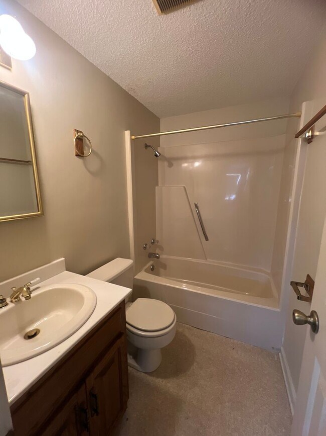 Building Photo - Great Studio Style Home!! Near Downtown!