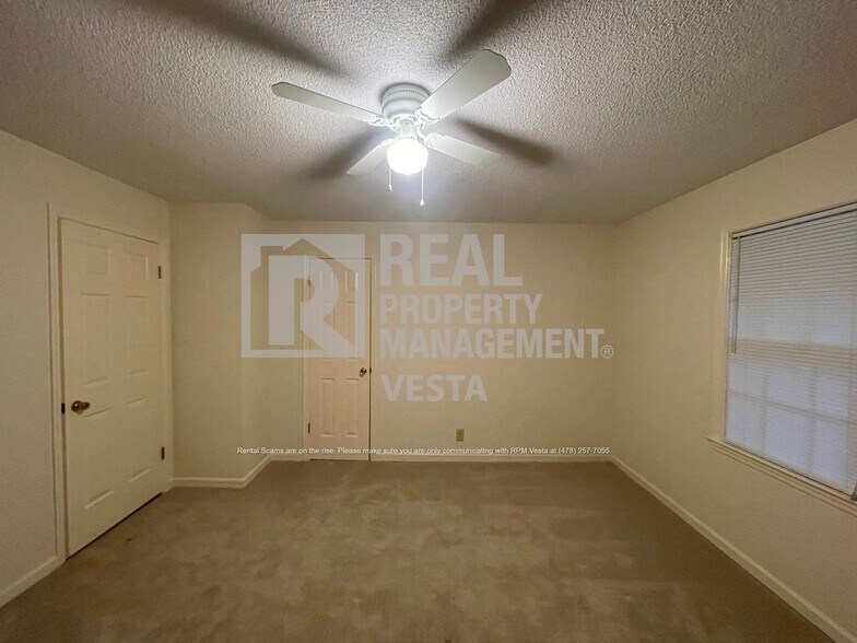 Building Photo - 553 Beauregard Dr