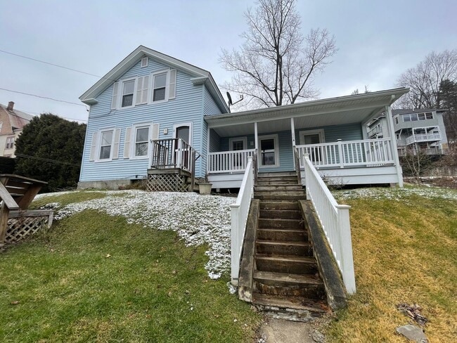 Primary Photo - 66 Meadow St