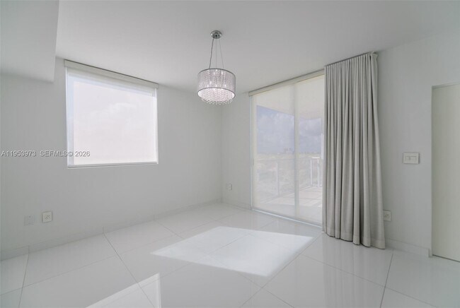 Building Photo - 1401 SW 22nd St