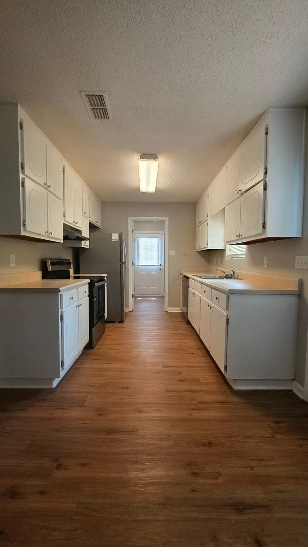 Building Photo - Check out this recently renovated home!