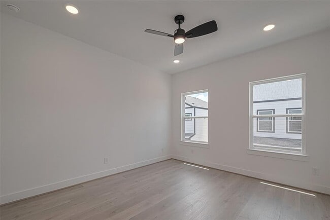 Building Photo - 1350 W 24th St