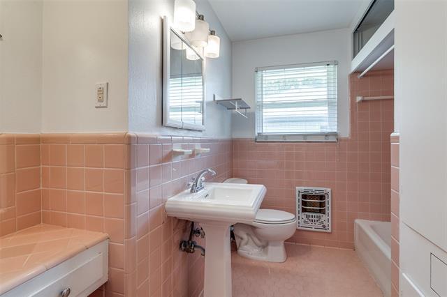 Building Photo - 6418 E Lovers Ln