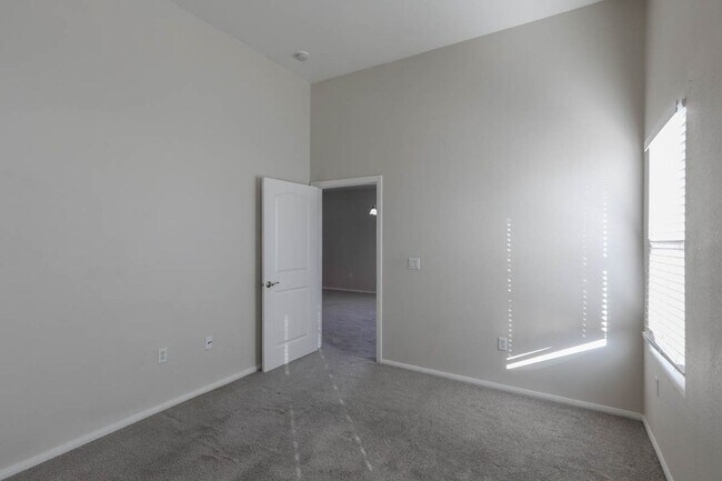 Building Photo - Great 2 Bedroom Southwest Vegas Condo With 1 Car Detached Garage