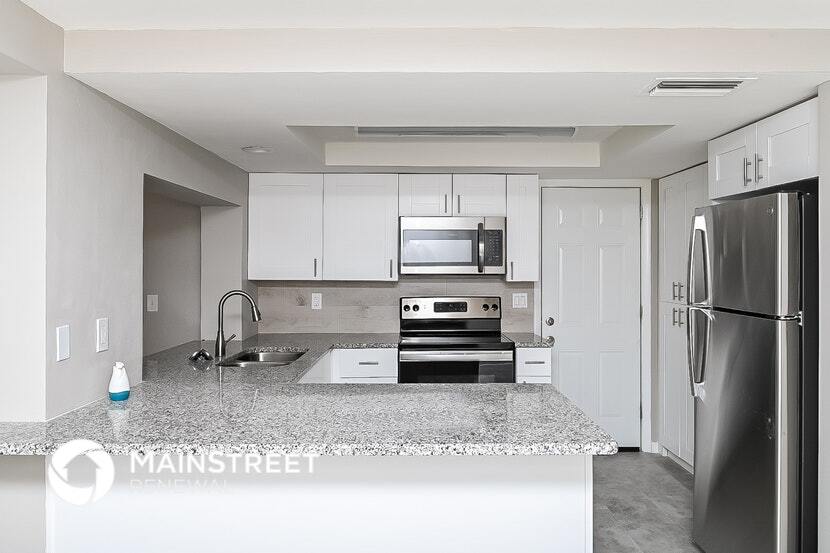 Building Photo - 4010 Stratfield Dr