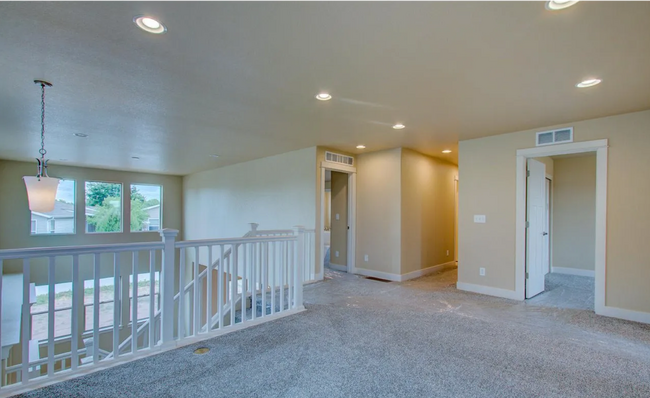 Building Photo - Gorgeous 4 Bed, 3.5 Bath Home | 3,100+ Sq ...