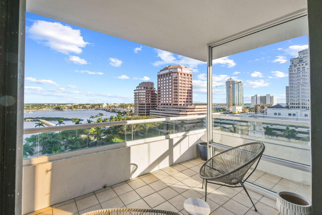 Building Photo - 529 S Flagler Dr