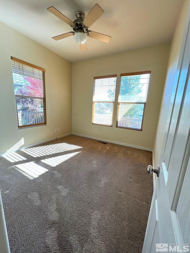 Building Photo - 5555 Sawgrass Ln