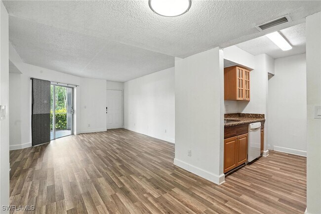 Building Photo - 201 Santa Clara Dr