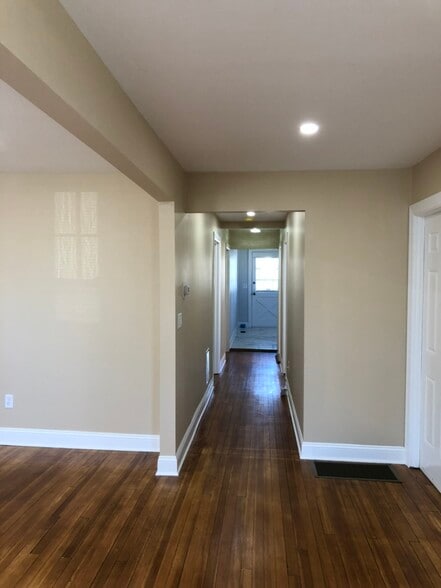 Hallway - 16 Avenue E