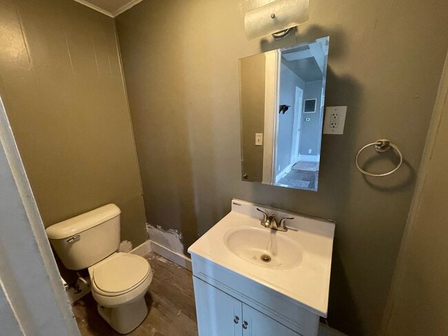 Building Photo - 2 Bedroom, 1.5 Bathroom Duplex