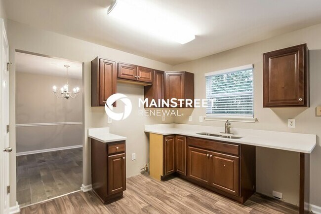 Building Photo - 4 Bedroom Pet-Friendly Home in Douglasville, GA with Main Street Renewal