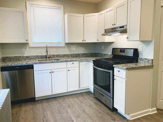 Building Photo - 108 Boston St