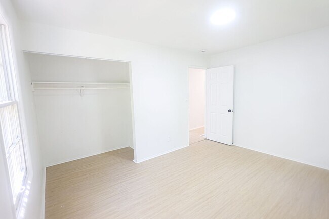Building Photo - 16805 Fairfax Ave