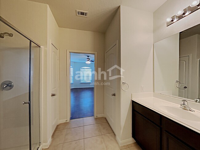 Building Photo - 7734 Watersedge Cove