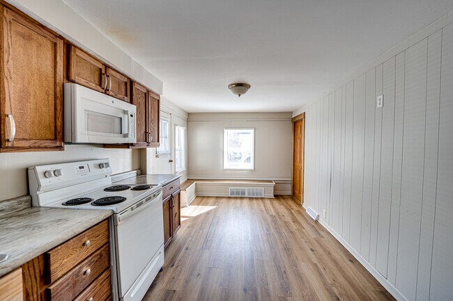 Building Photo - 407 Beach St