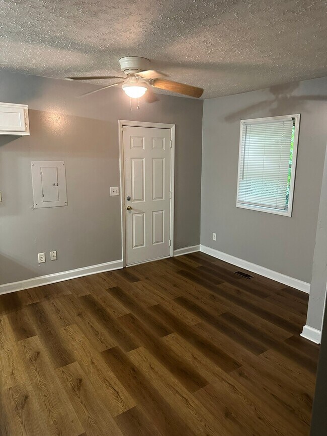 Building Photo - 4005 E 31st St