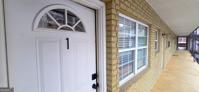 Building Photo - 21 Delmont Dr NE