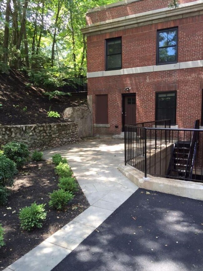 Building Photo - No Brokers Fee, Newton Center Area. 3 Level of Living Space/ Central AC, In-Unit Laundry. Parking...
