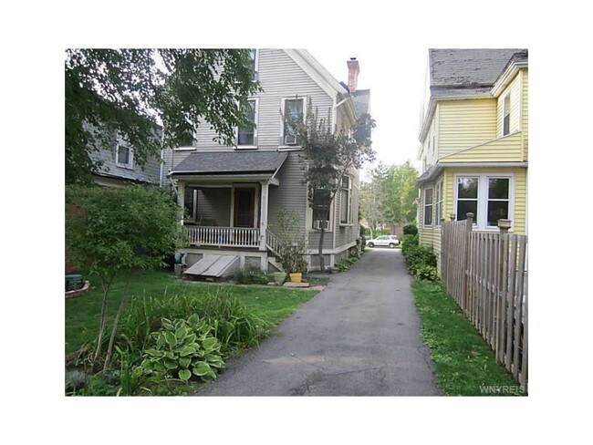 Building Photo - 256 Bryant St