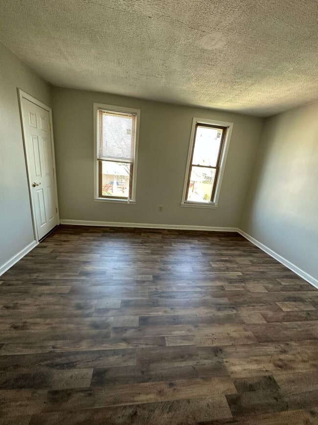 Building Photo - CLE Single Family 3 Bed 2 Bath FOR RENT!