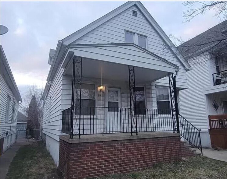 Primary Photo - 2647 Edwin St