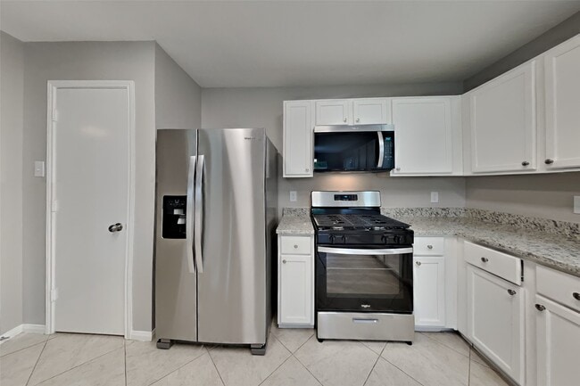 Building Photo - 4959 Sentry Woods Ln