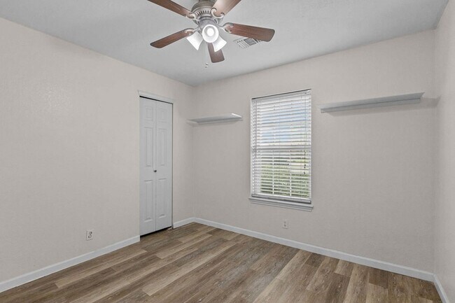 Building Photo - 4722 W Cuthbert Ave