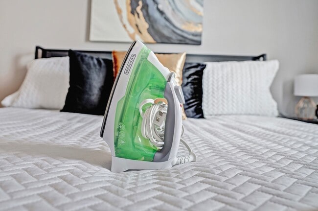 Building Photo - Legacy Executive Retreat | Modern 2BR Townhome for Professionals & Extended Stays