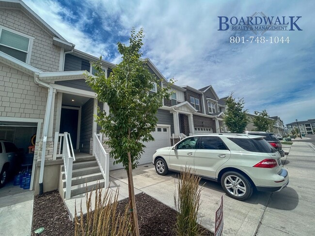 Building Photo - Spacious 3 bed in Quiet Community