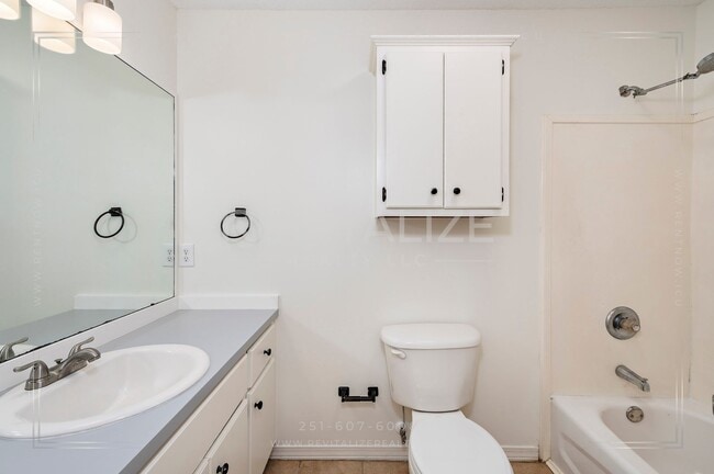 Building Photo - Charming 3-Bed 2-Bath Brick Home in West Mobile