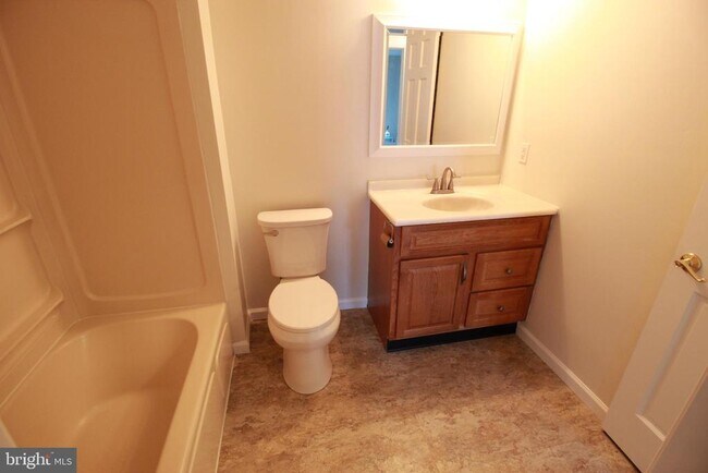 Building Photo - 346A Delancey Pl