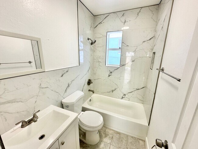 Building Photo - Freshly remodelled 2bed/1bath in a duplex close to Wynwood: for rent now @ $ 2,100.00!