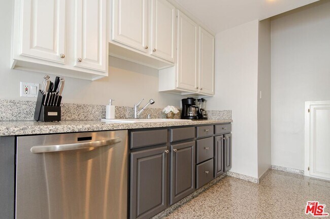 Building Photo - 18065 Coastline Dr