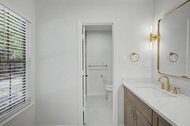 Building Photo - 34 Brushwood Ct