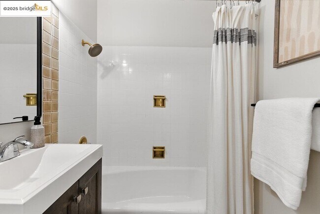 Building Photo - 2601 College Ave