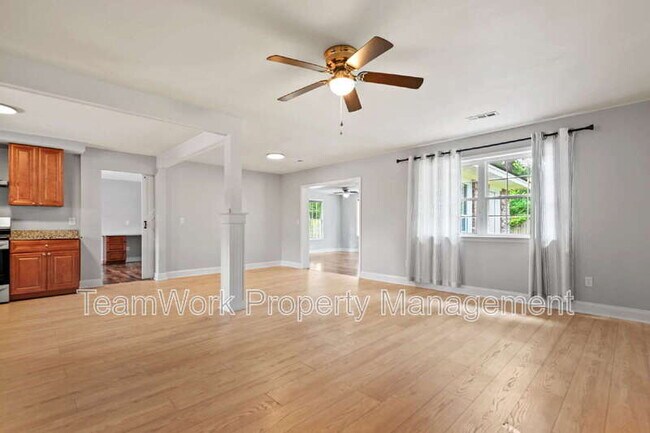 Building Photo - 313 Clearwater Dr