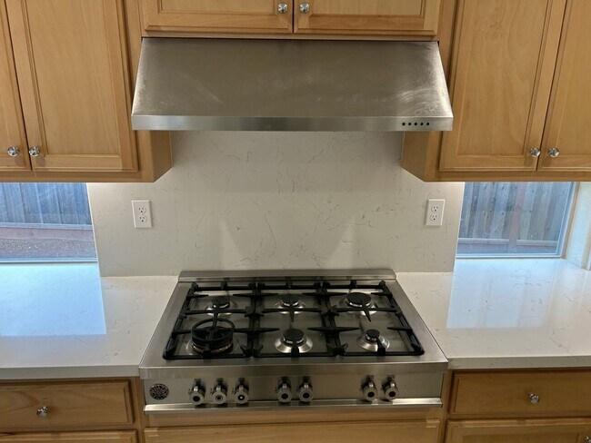 Building Photo - Beautiful Elegant Fountaingrove Home