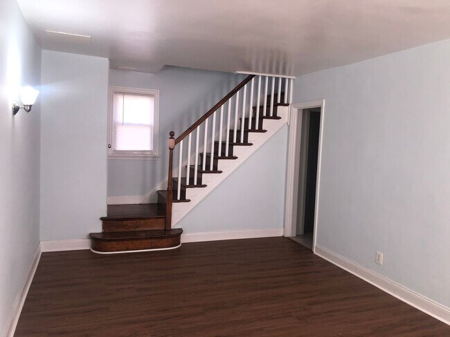 Building Photo - 3 bedroom 1.5 bathroom in Baltimore