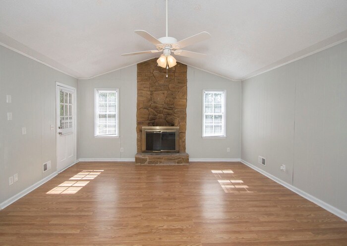 Building Photo - 2504 Banner Hill Rd