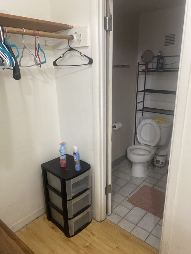 Building Photo - 320 Bawden St