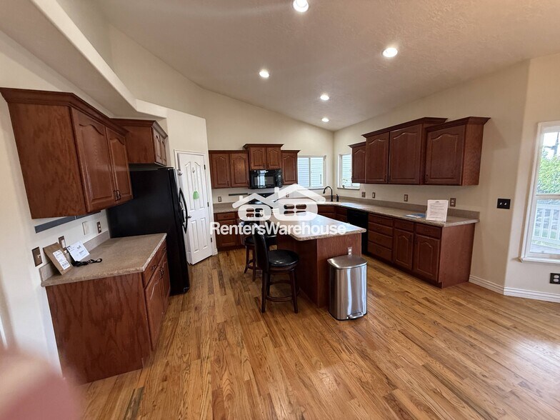 Building Photo - 1156 W 25 S