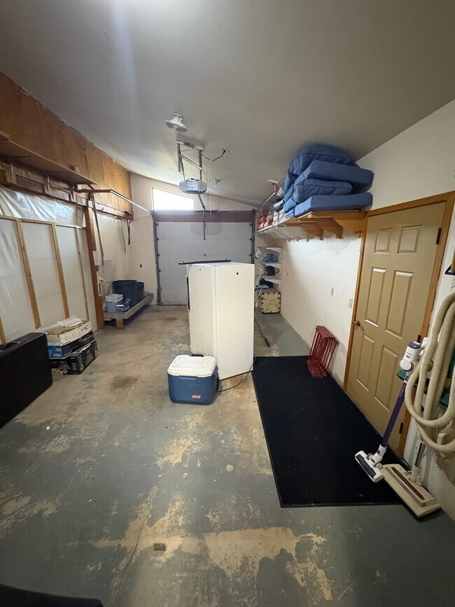 Building Photo - 391 N Somers Rd