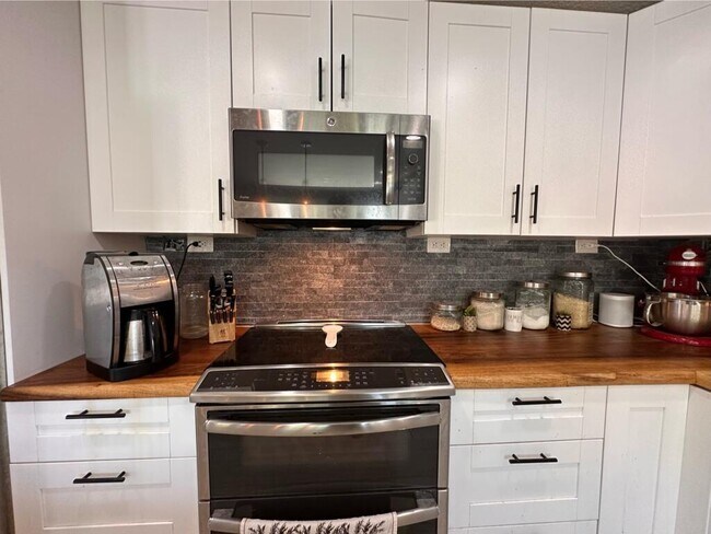 Building Photo - 4332 145th Ave N