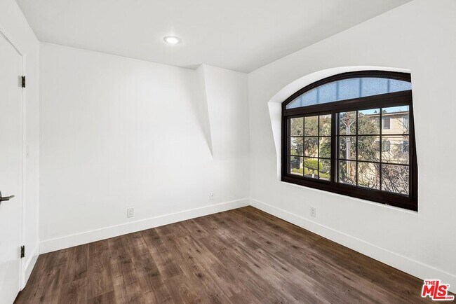 Building Photo - 8105 Redlands St