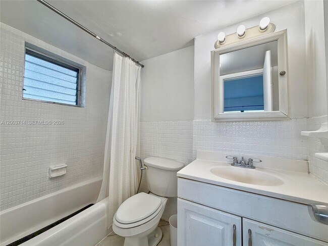 Building Photo - 1340 Lincoln Rd