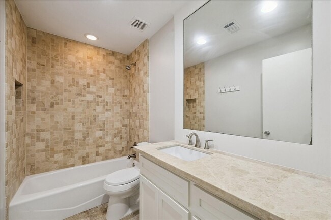 Building Photo - 9777 Larston St