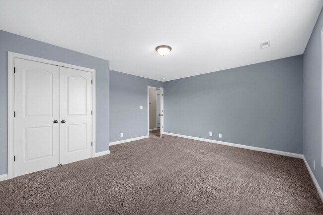 Building Photo - Spacious 4-Bedroom Home with Modern Upgrad...