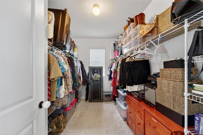 Building Photo - 11176 Leland Groves Dr