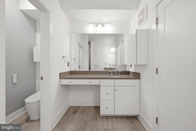 Building Photo - 44824 Tiverton Sq